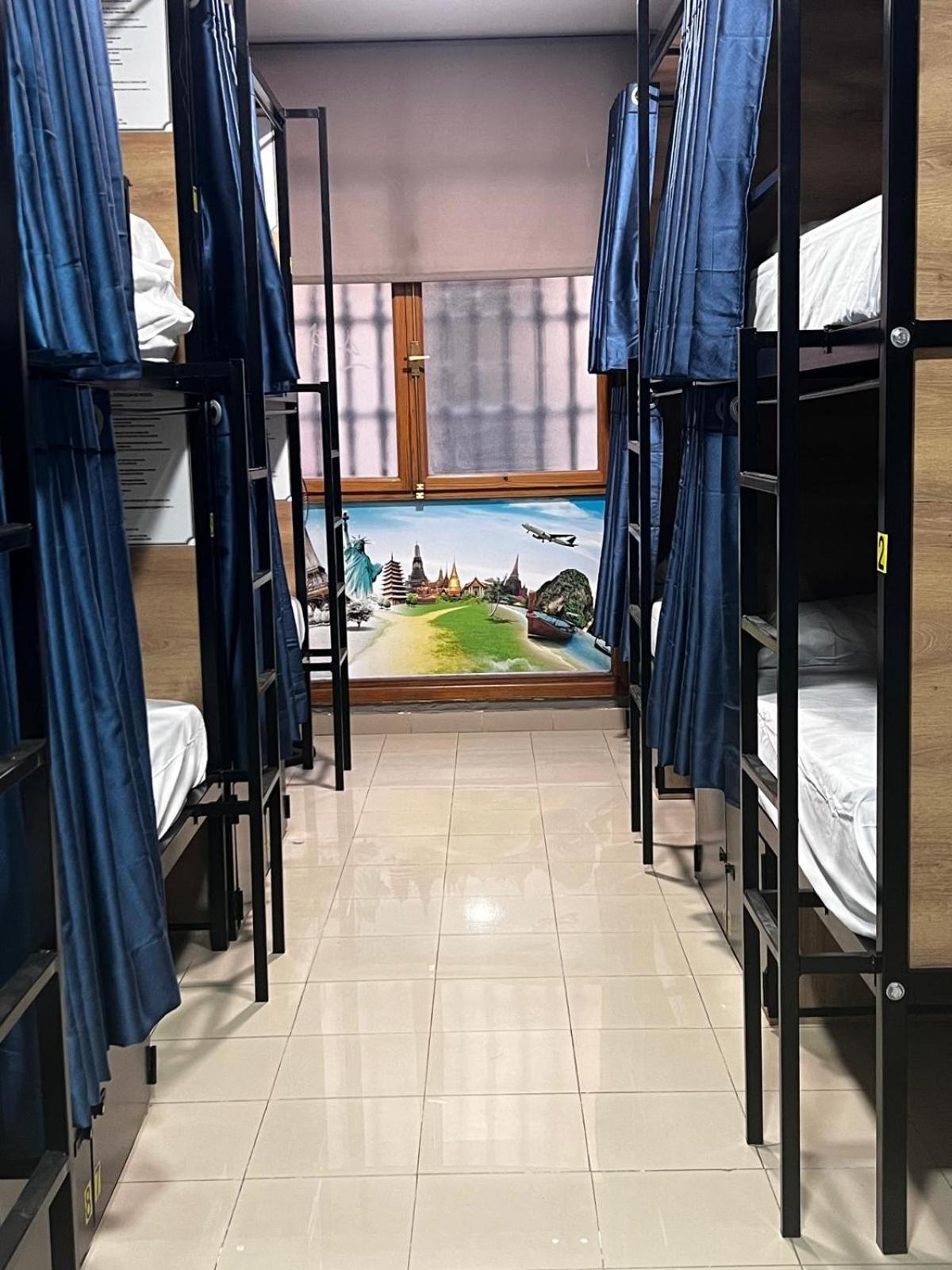 Hostel Estrella 20 Madrid Buitenkant foto