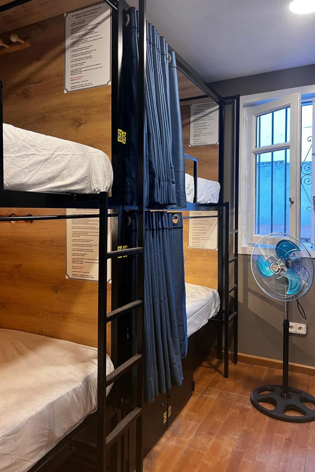 Hostel Estrella 20 Madrid Buitenkant foto